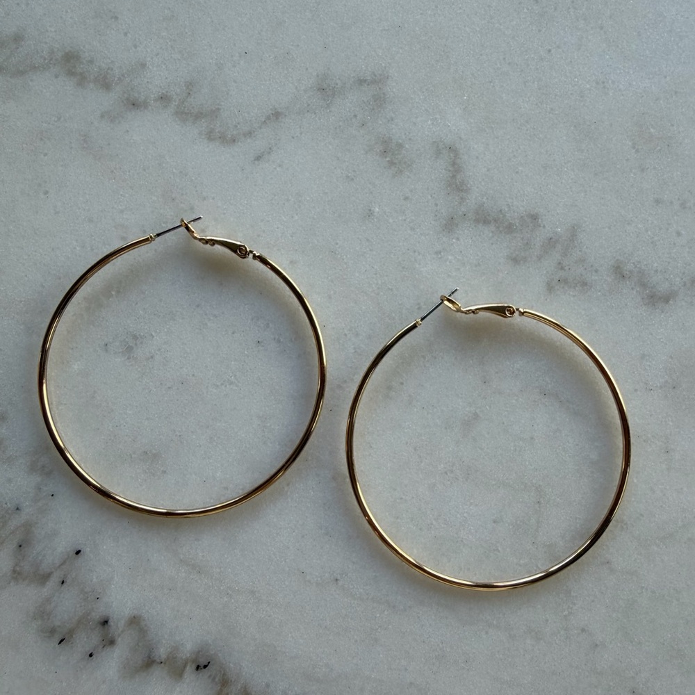 Elegant Gold Hoop Earrings